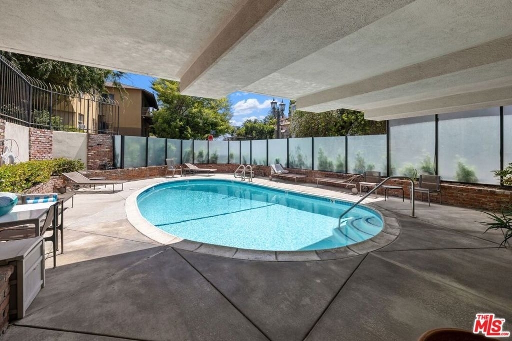 2260 N Cahuenga Boulevard - Photo 27