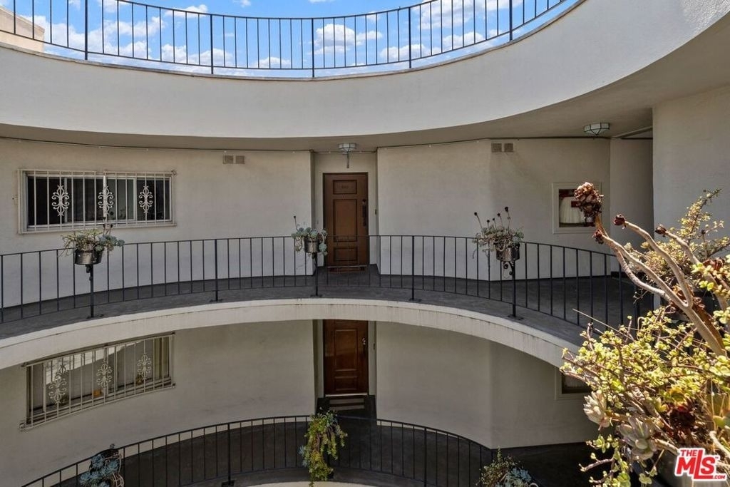 2260 N Cahuenga Boulevard - Photo 2