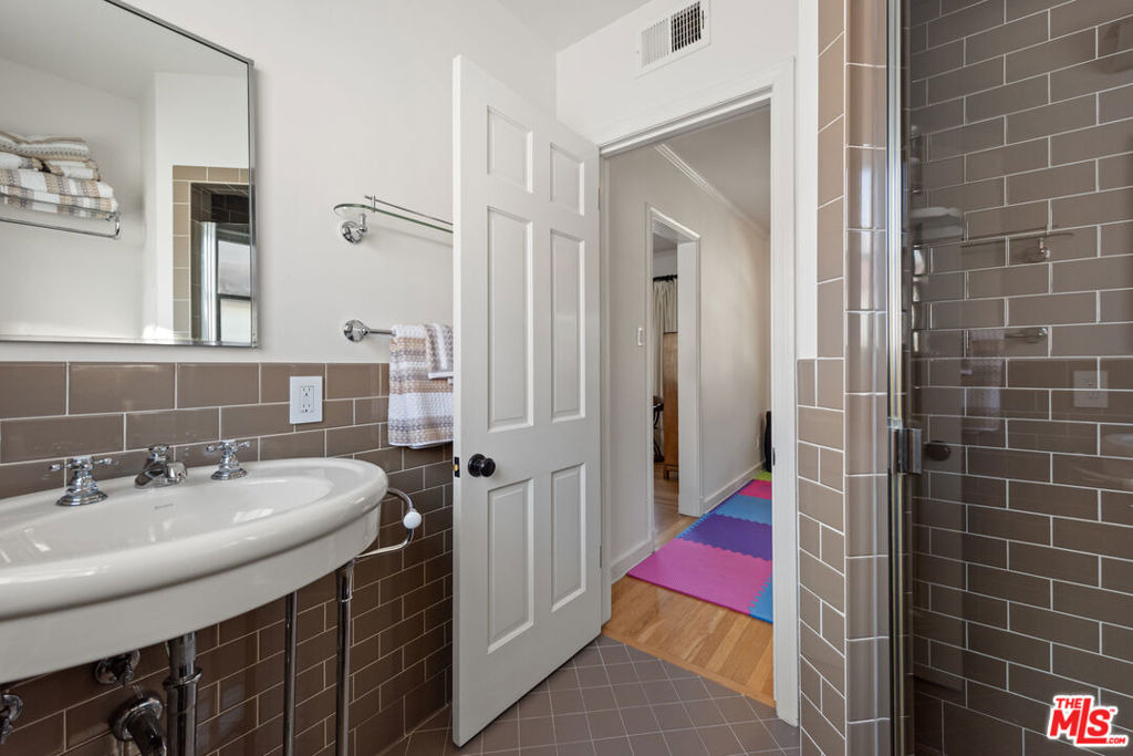 605 N Palisades Beach Road - Photo 32