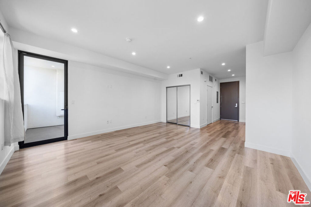 5612 Lexington Avenue - Photo 2