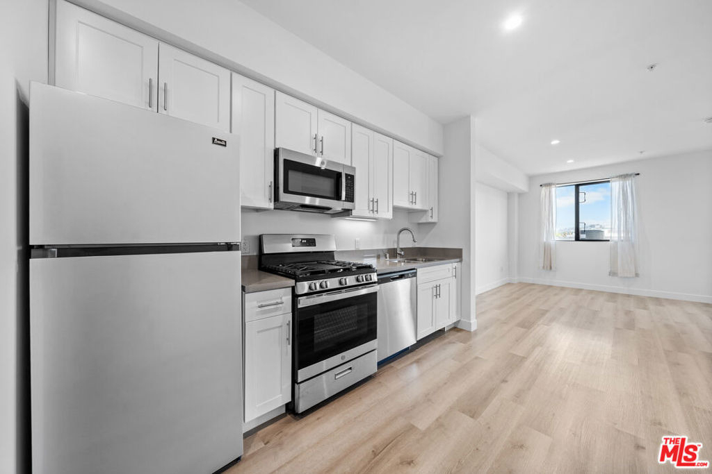 5612 Lexington Avenue - Photo 0