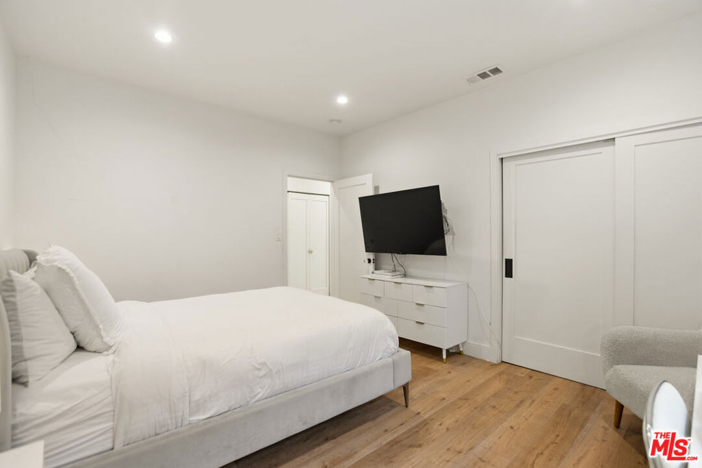 327 N Edinburgh Avenue - Photo 36