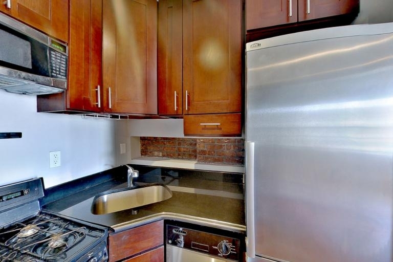 722 10th Avenue  - Photo 2