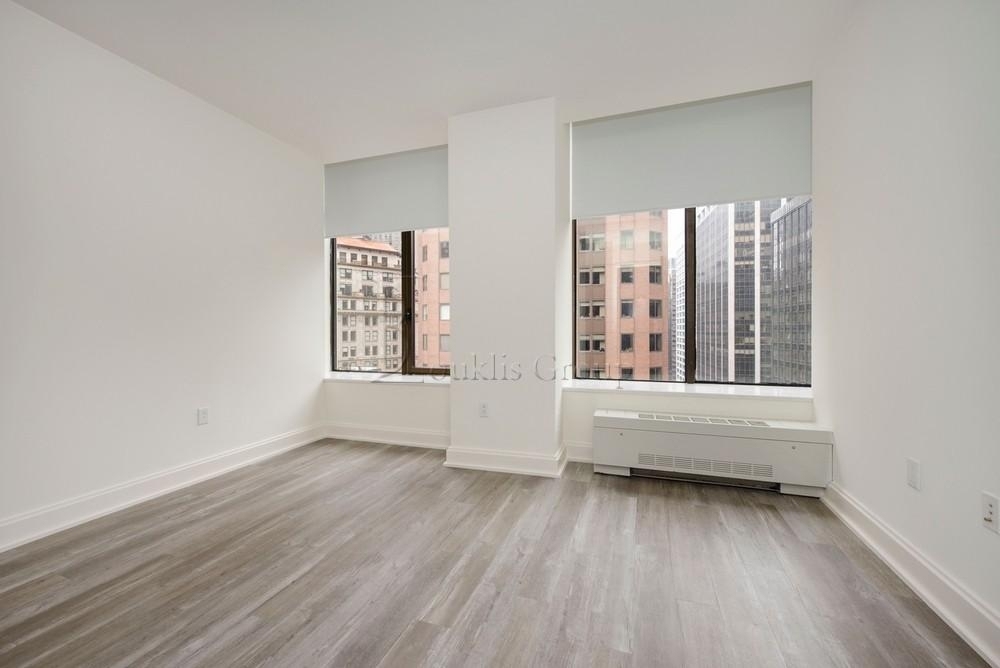 Hanover Square - Photo 4