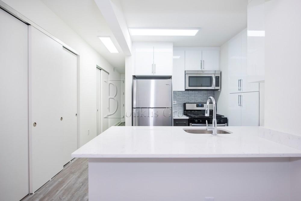 Hanover Square - Photo 1