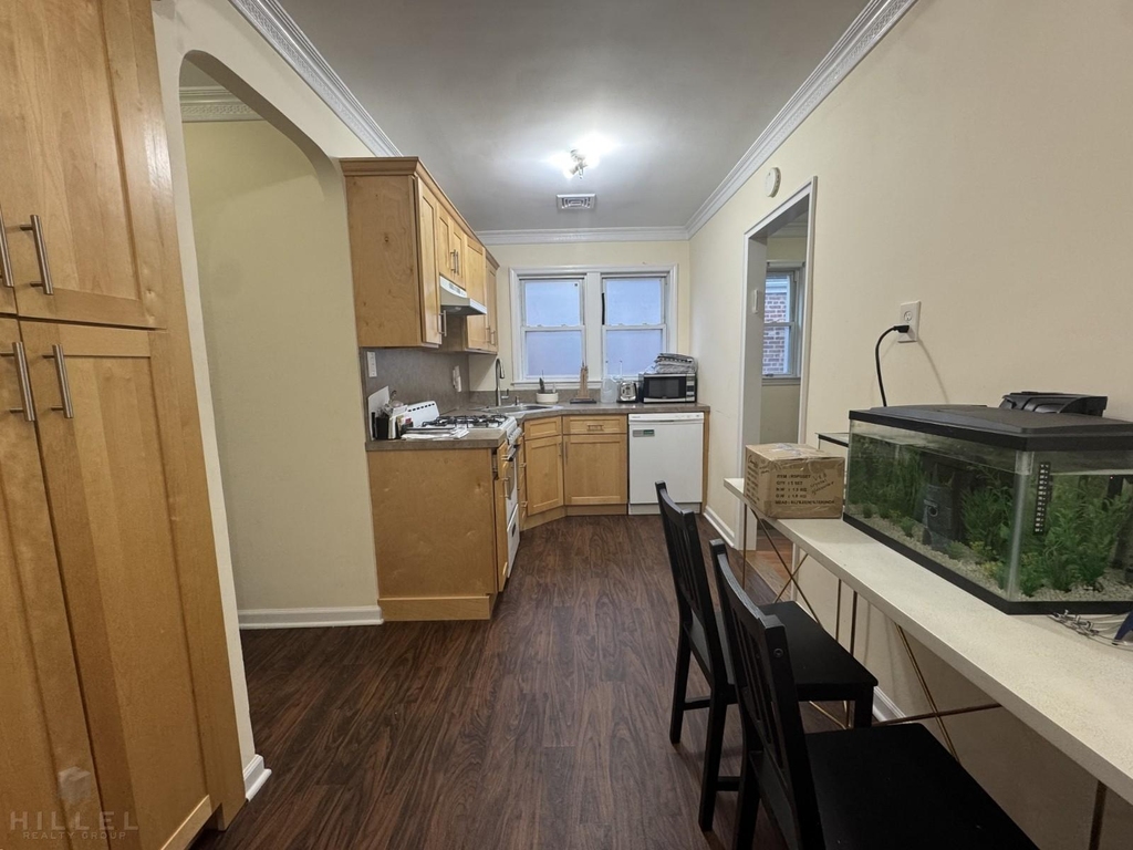 166th Street - Photo 5