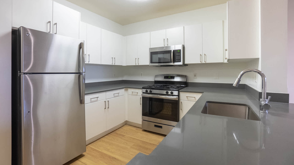 5000 Eisenhower Avenue - Photo 6
