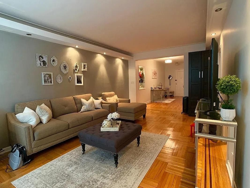 76th Avenue - Photo 1