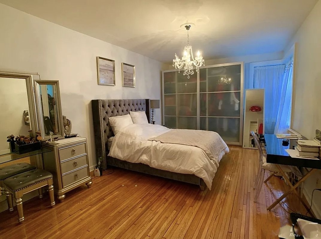 76th Avenue - Photo 4