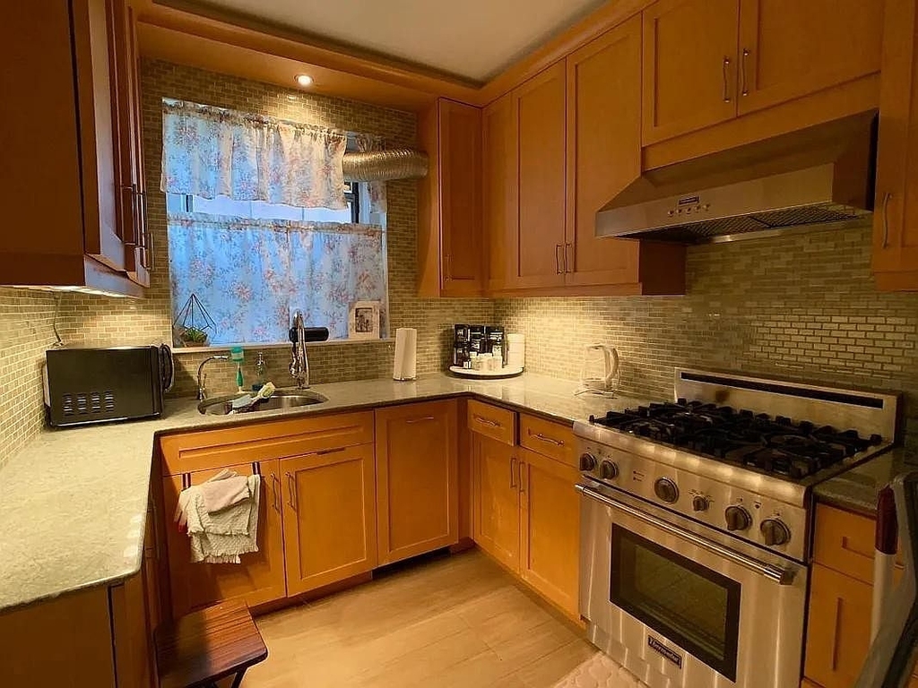 76th Avenue - Photo 3