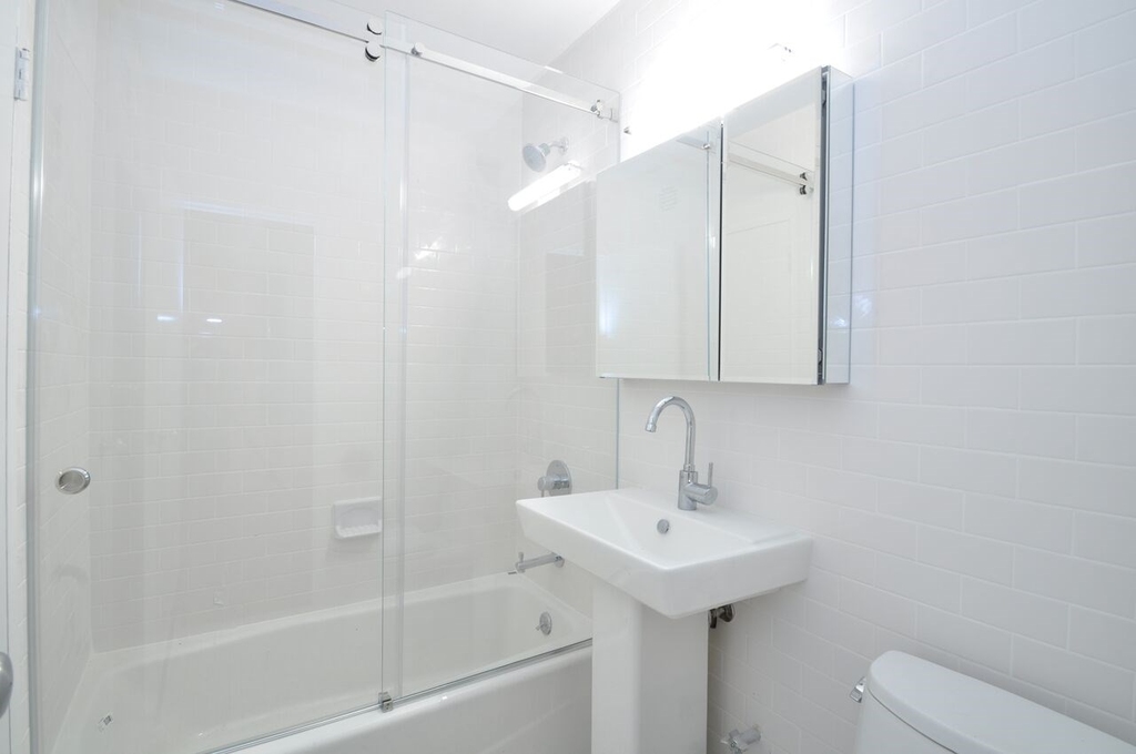 East 25th Street - Photo 4