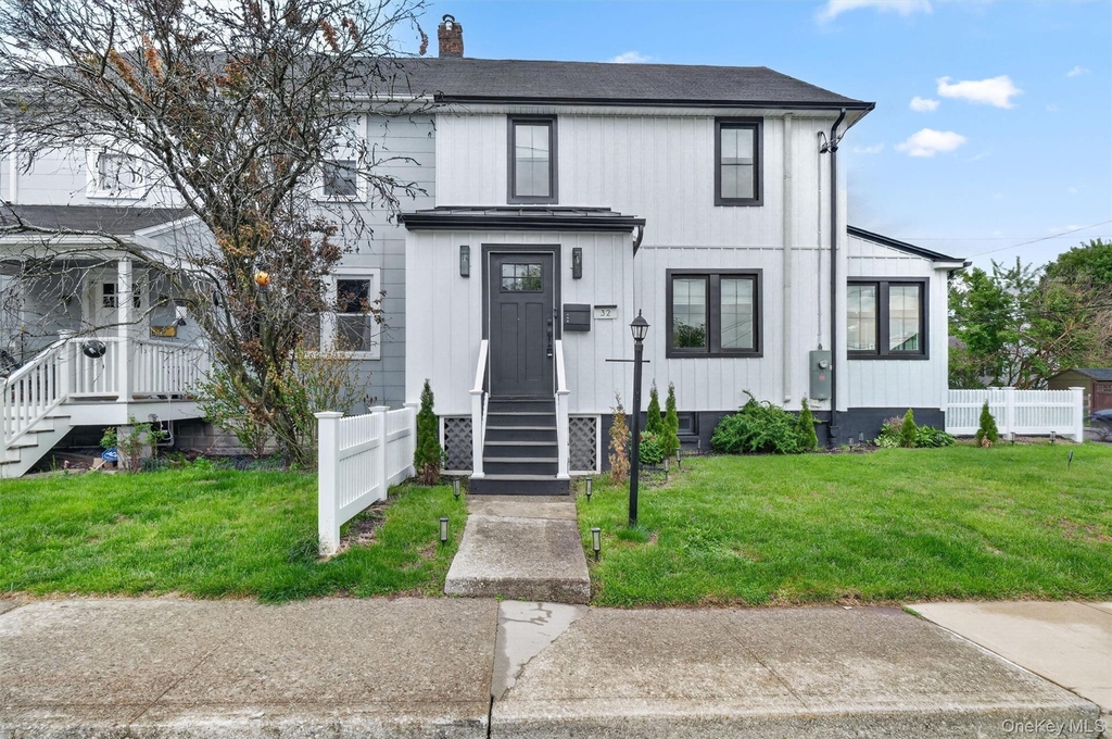 32 Dutchess Terrace - Photo 0