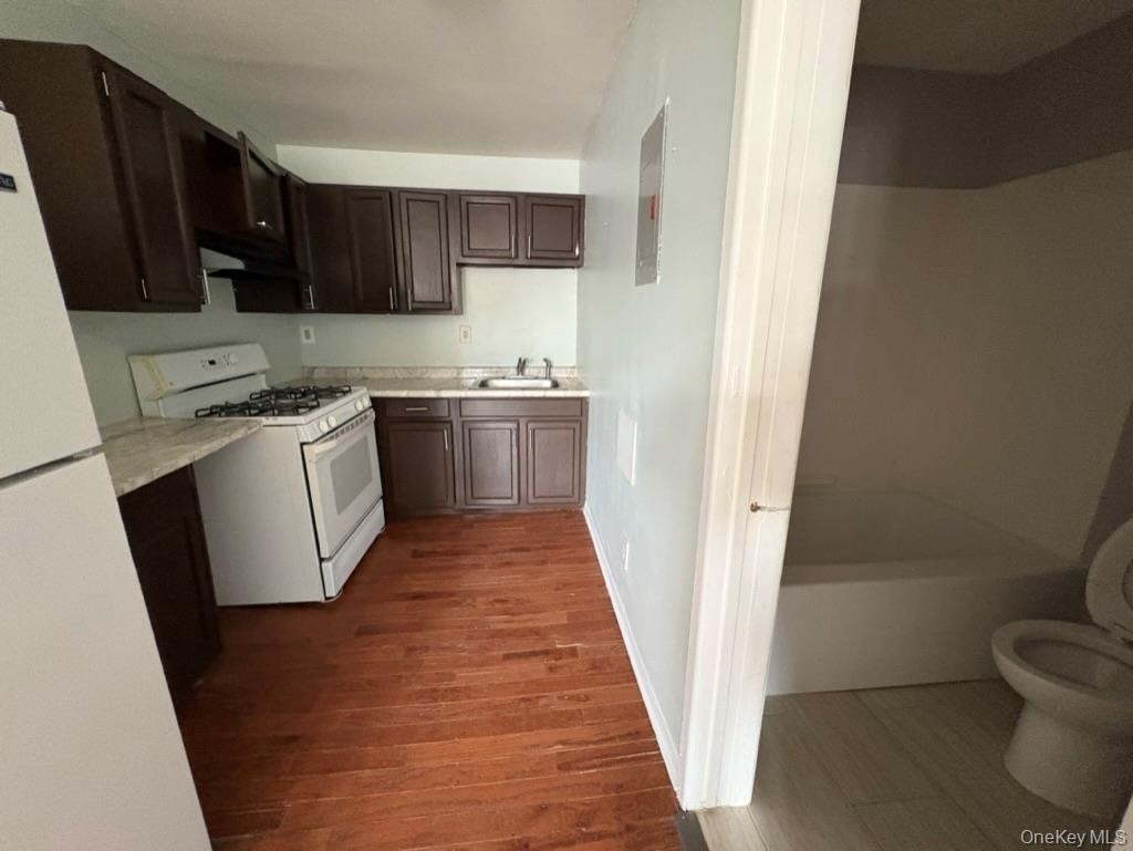 208 Main Street - Photo 3