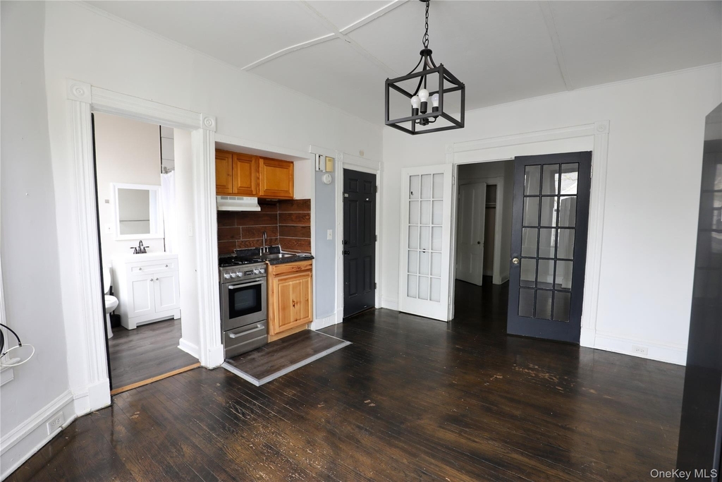 141 Saint James Street - Photo 3