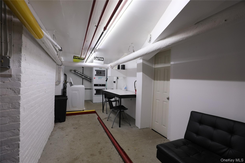 141 Saint James Street - Photo 8