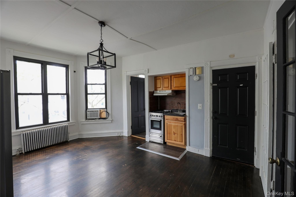 141 Saint James Street - Photo 2