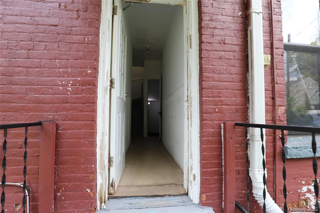 141 Saint James Street - Photo 7