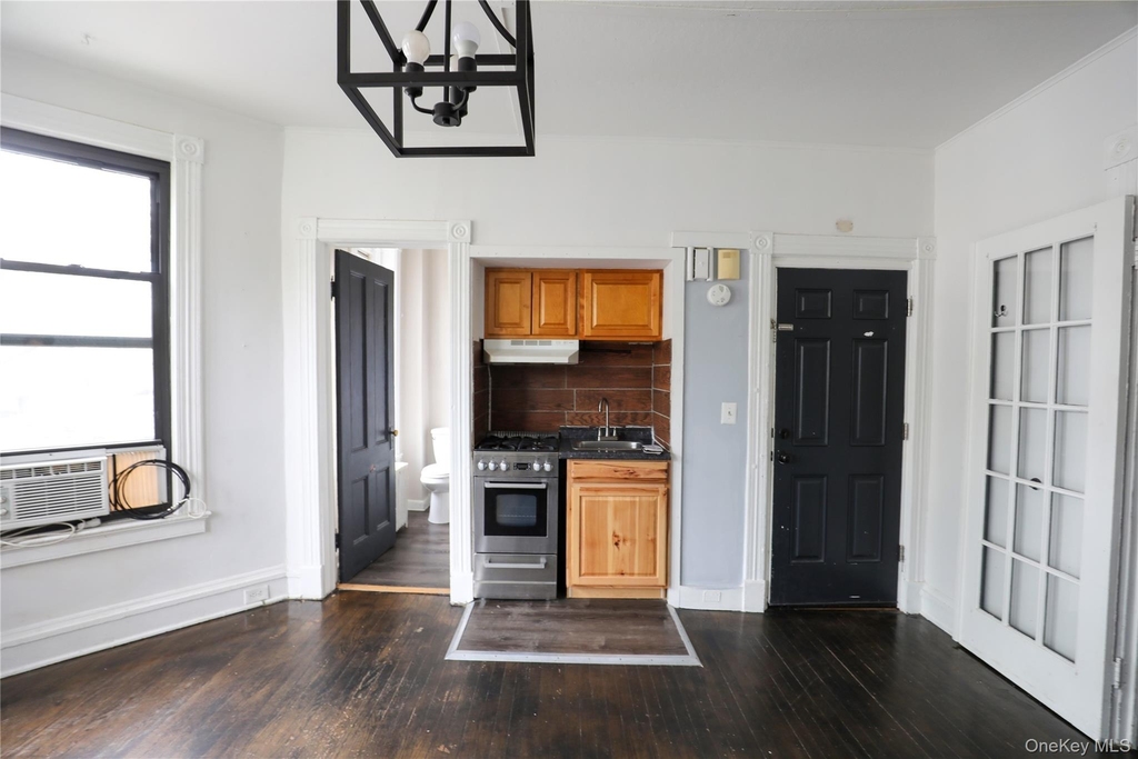 141 Saint James Street - Photo 4