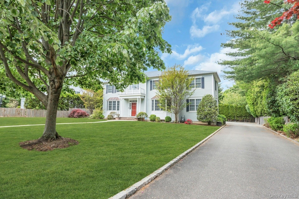 11 Plandome Drive - Photo 1