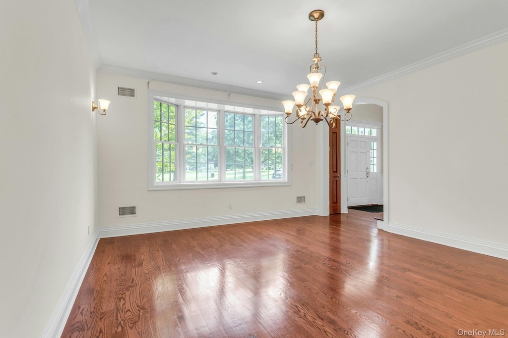 11 Plandome Drive - Photo 10