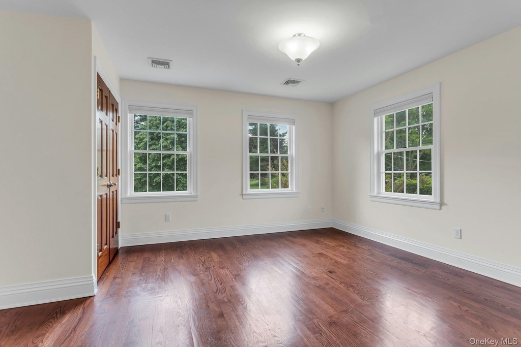 11 Plandome Drive - Photo 30