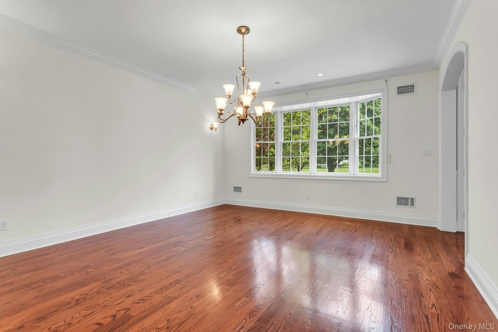 11 Plandome Drive - Photo 9