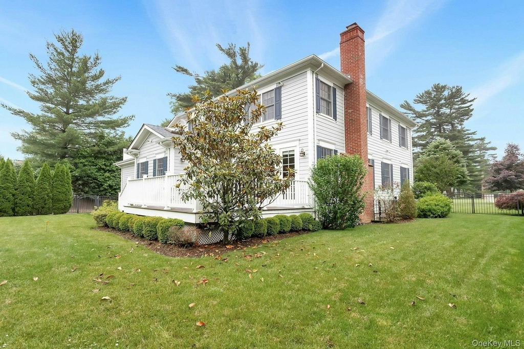 11 Plandome Drive - Photo 37