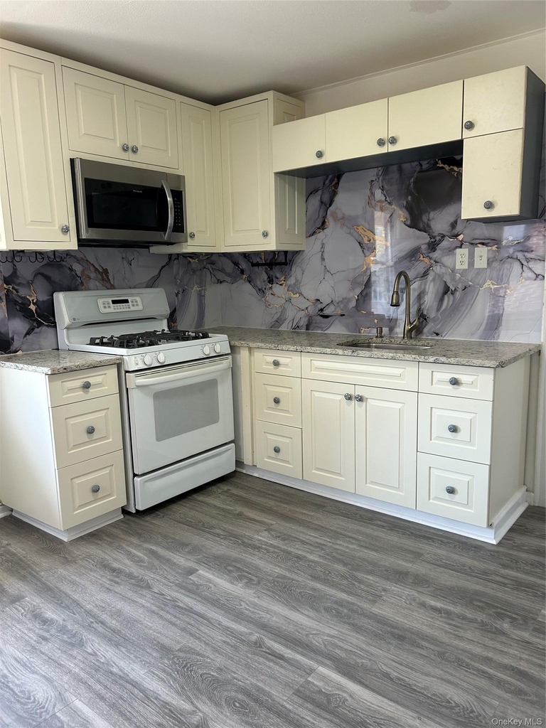 2217 Collier Avenue - Photo 2