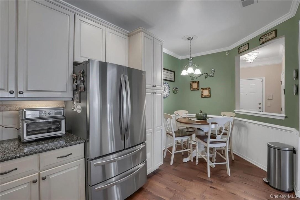 2814 Bennington Drive - Photo 3