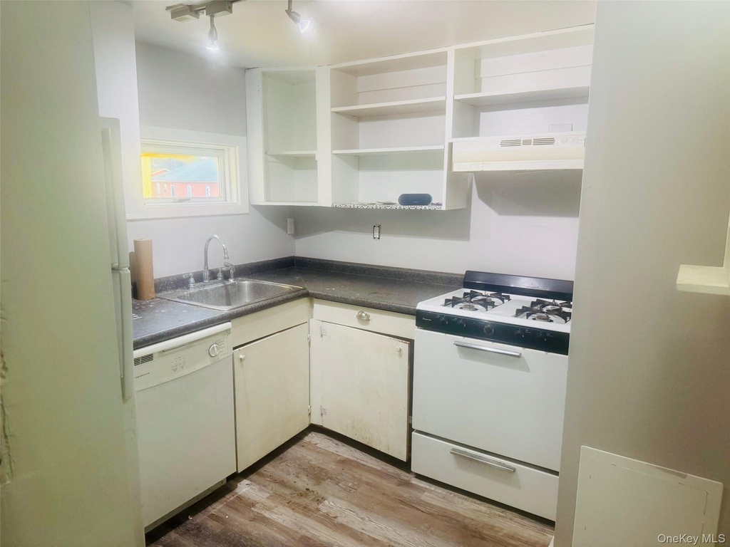 270 Hudson Street - Photo 3