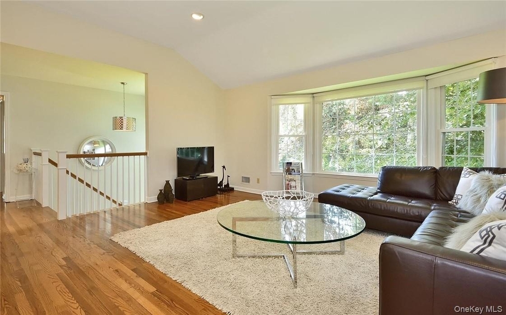 9 Franklin Avenue - Photo 4
