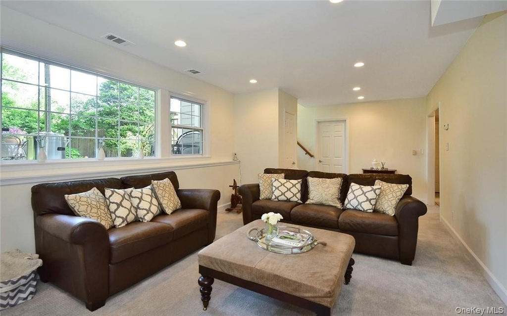 9 Franklin Avenue - Photo 23