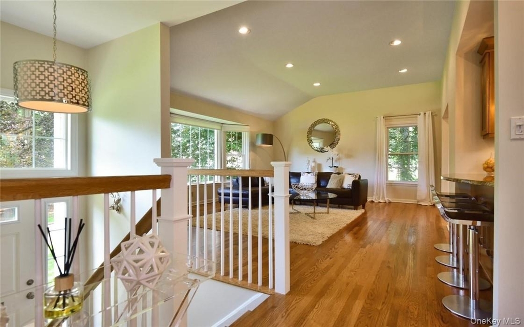 9 Franklin Avenue - Photo 2