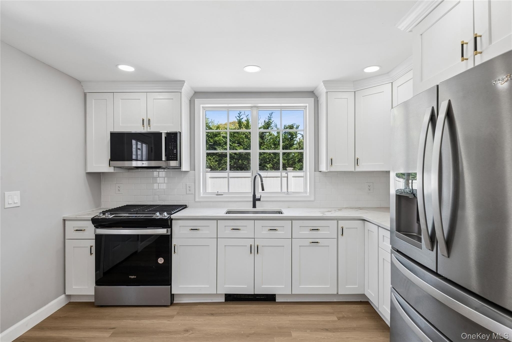 11 Park Avenue - Photo 3