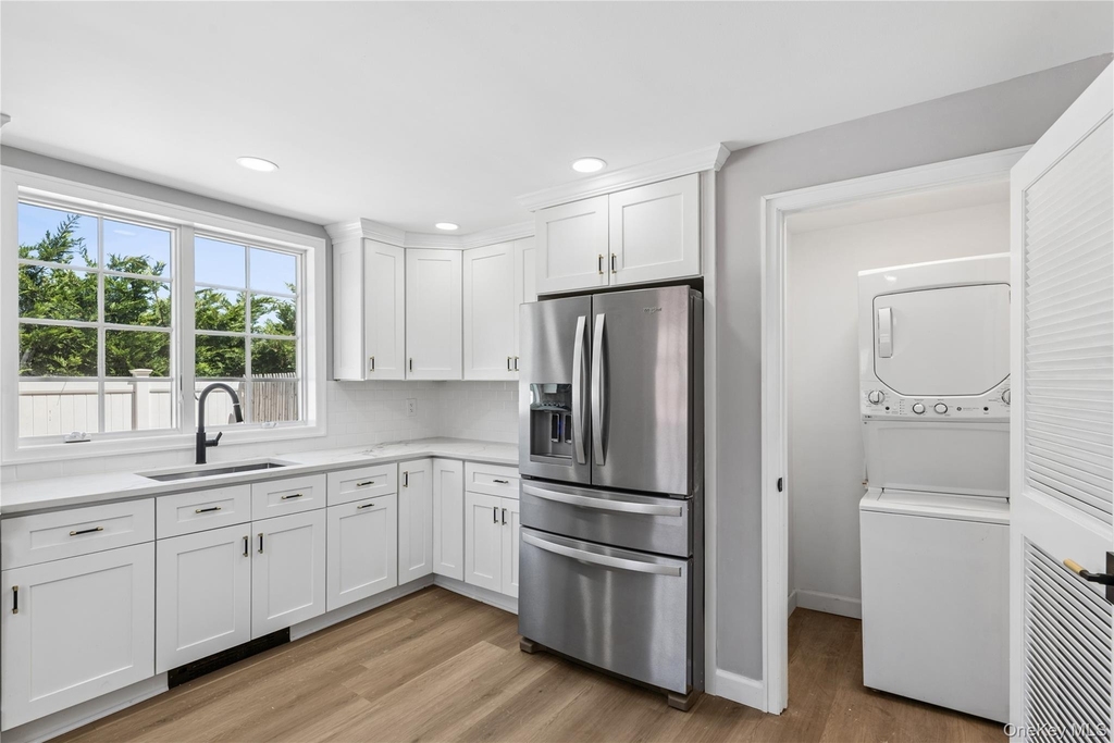 11 Park Avenue - Photo 2