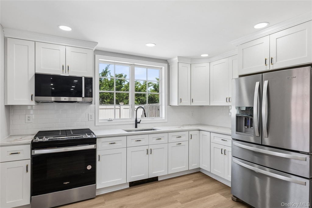 11 Park Avenue - Photo 1