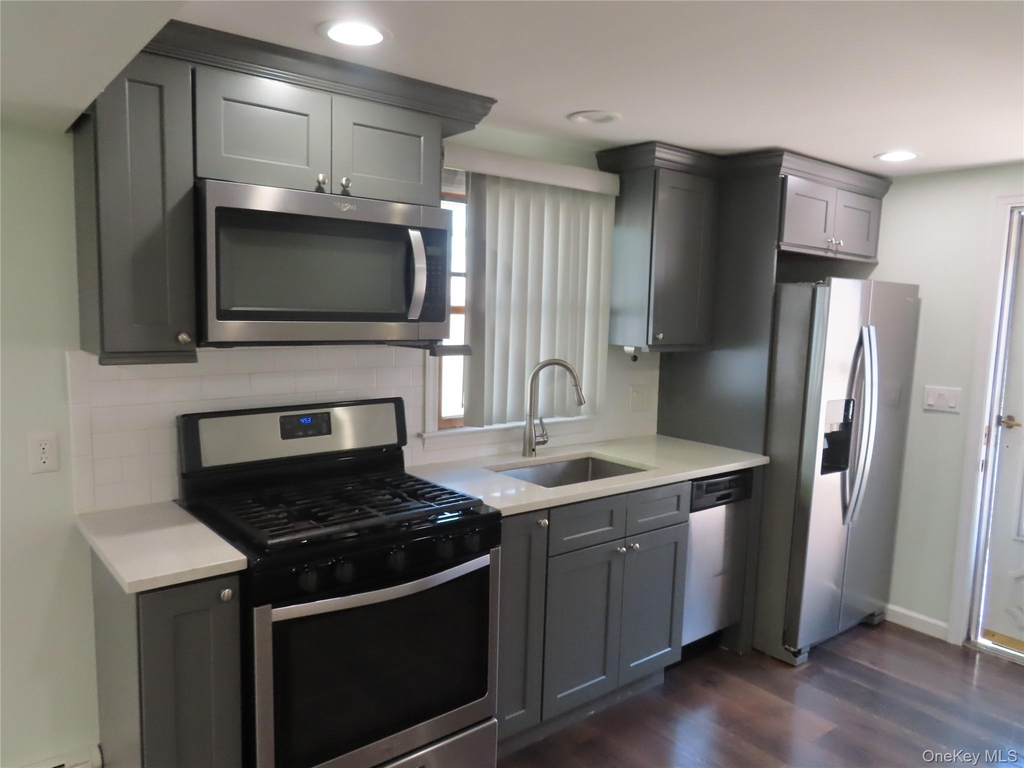 94 Neptune Avenue - Photo 2
