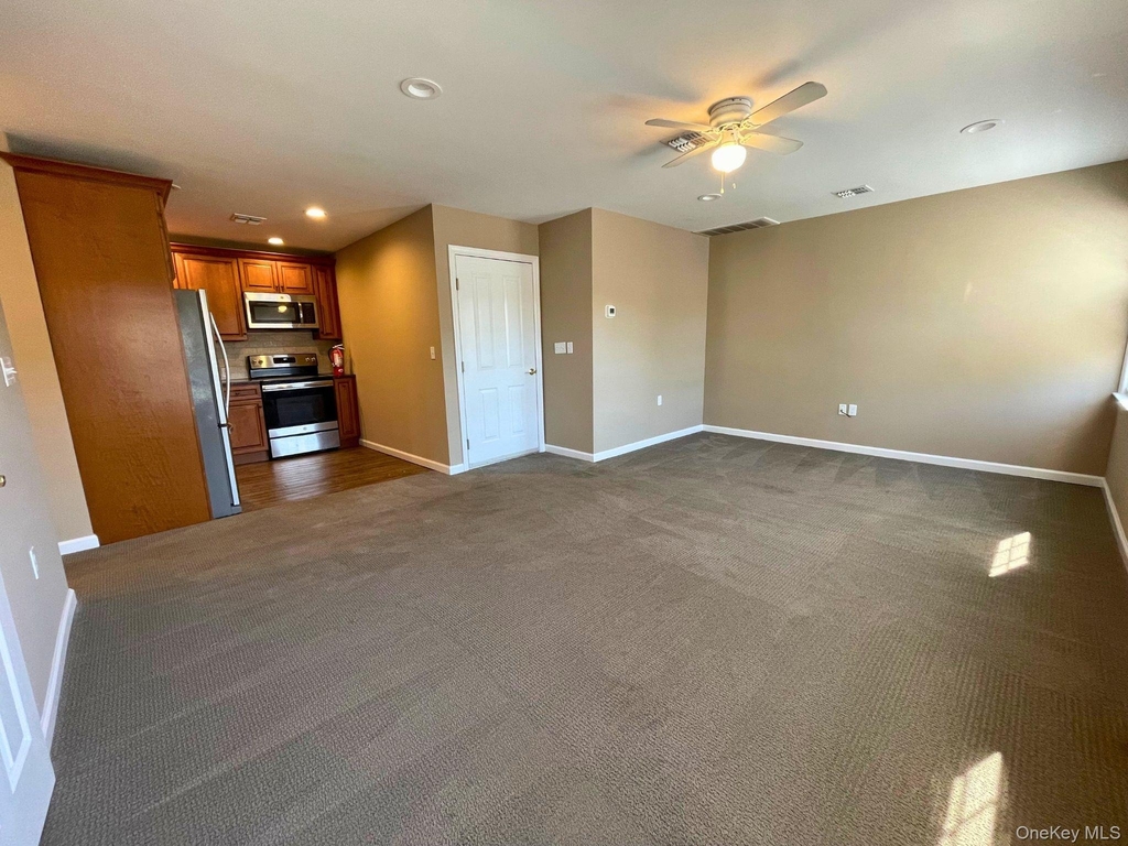 10 Colonial Avenue - Photo 4