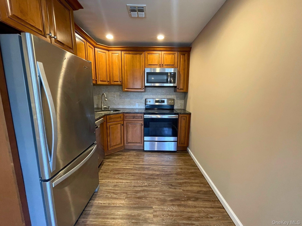 10 Colonial Avenue - Photo 7