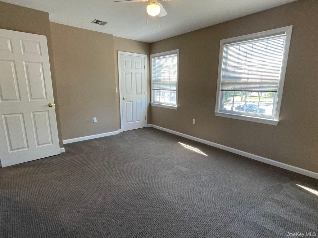 10 Colonial Avenue - Photo 12