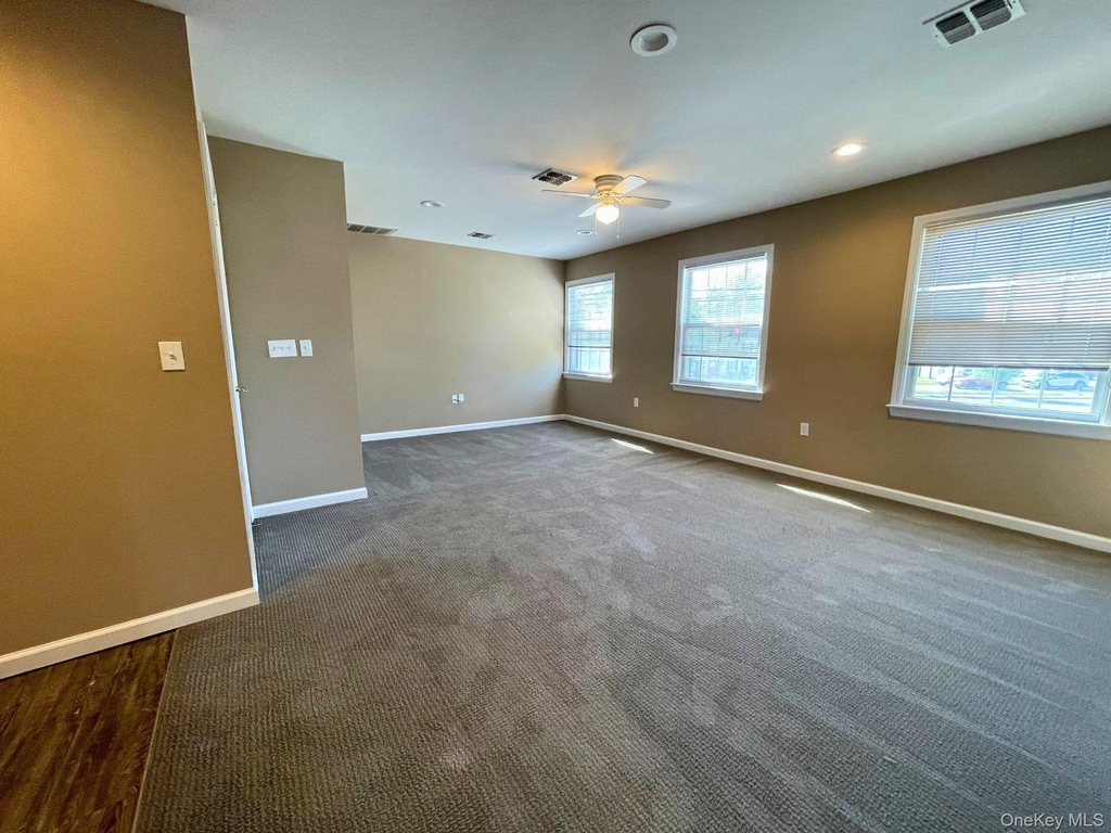 10 Colonial Avenue - Photo 5