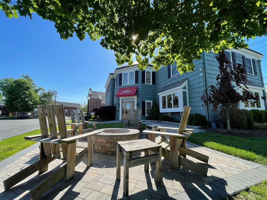 10 Colonial Avenue - Photo 0