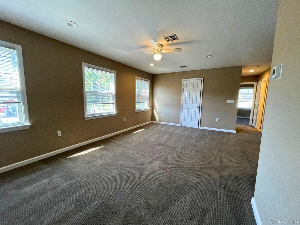 10 Colonial Avenue - Photo 2