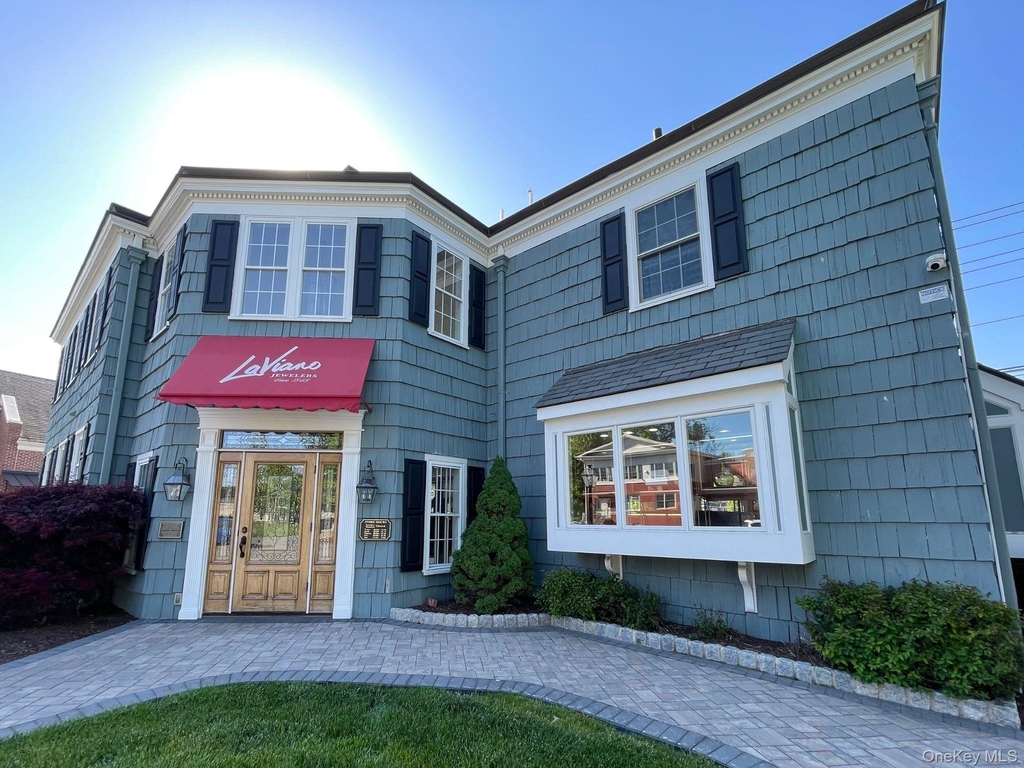 10 Colonial Avenue - Photo 1
