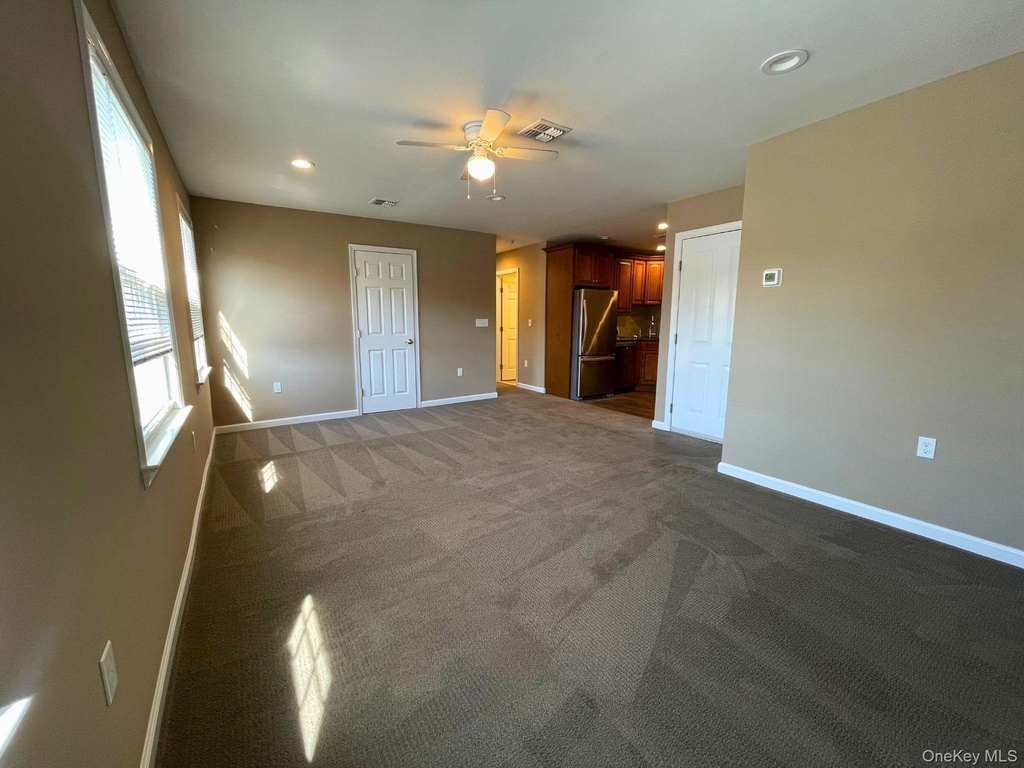 10 Colonial Avenue - Photo 3