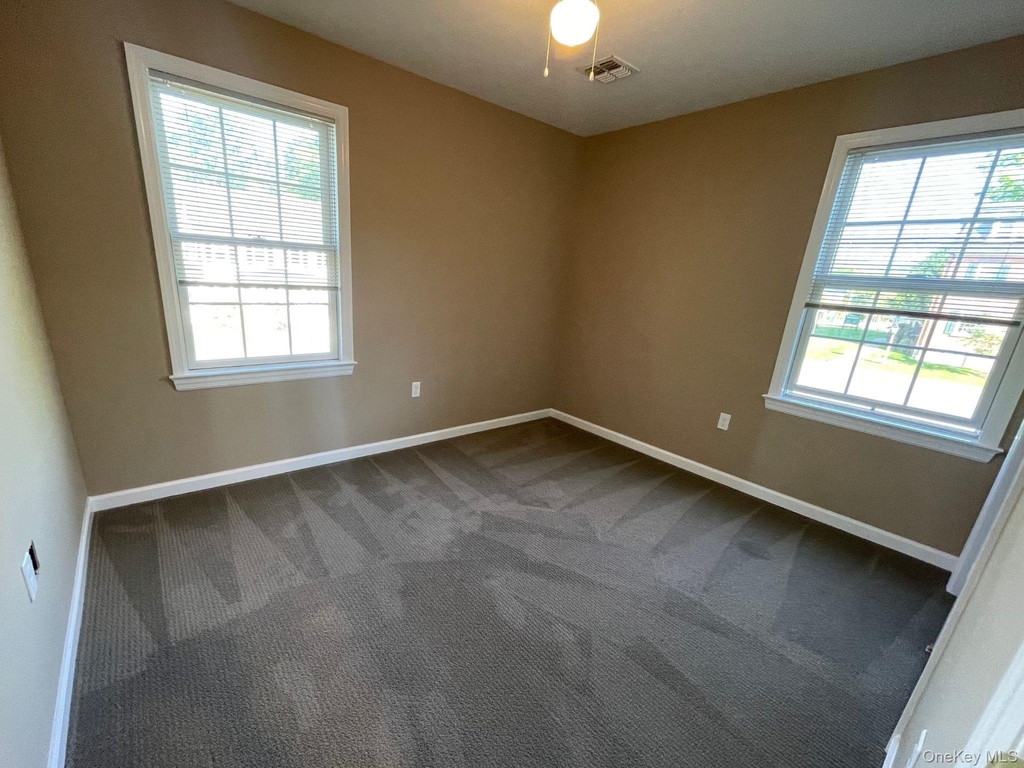10 Colonial Avenue - Photo 14