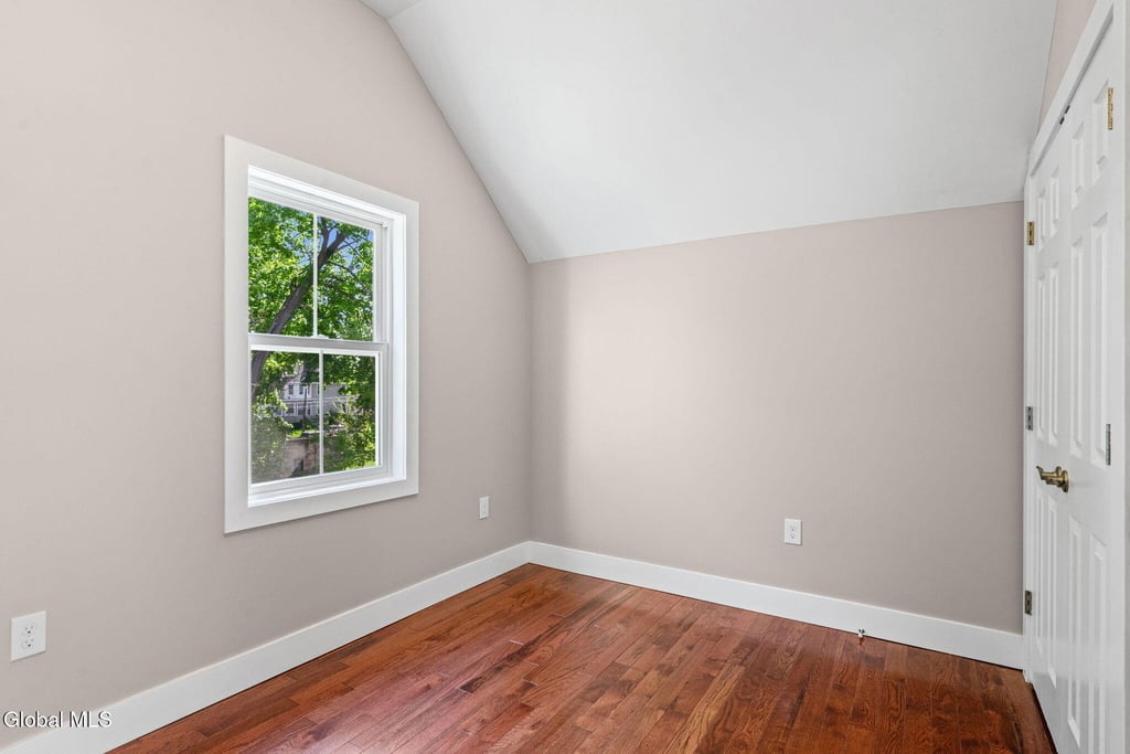 521 Warren Street - Photo 14