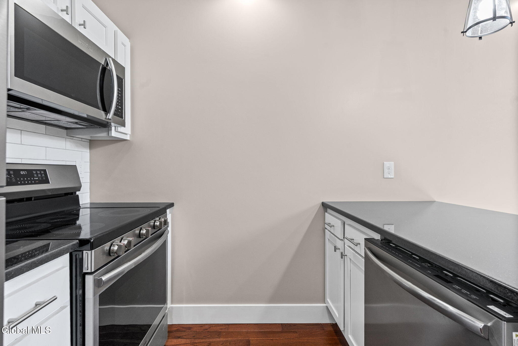 521 Warren Street - Photo 36