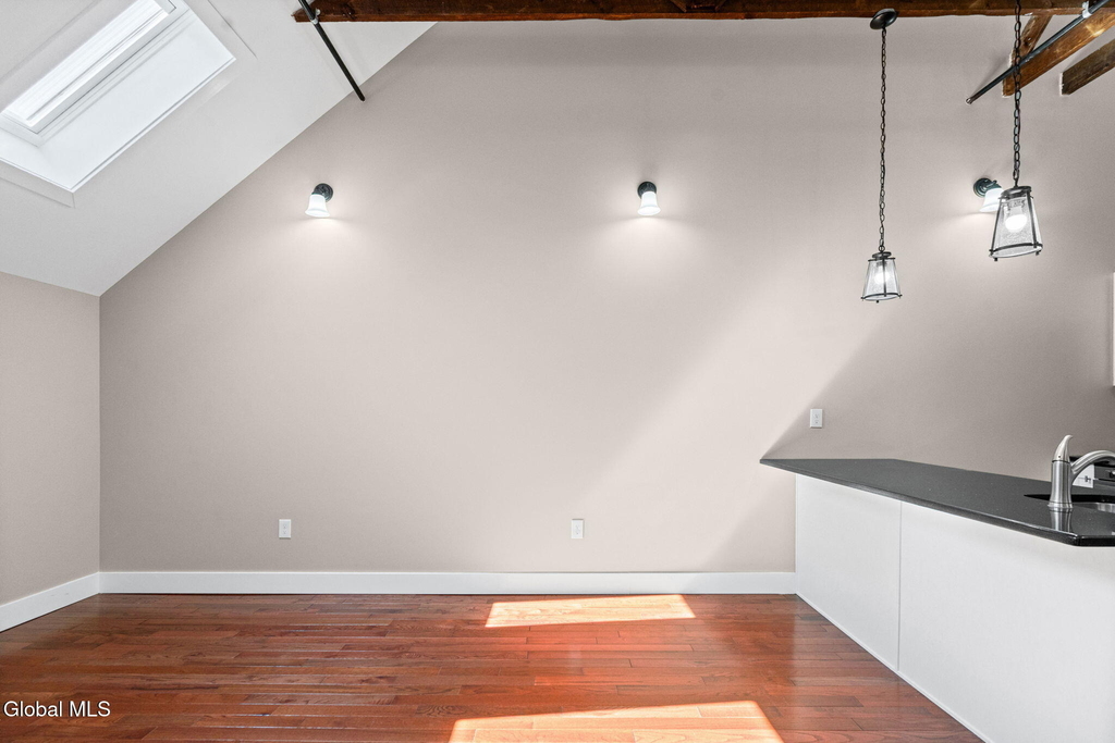 521 Warren Street - Photo 2
