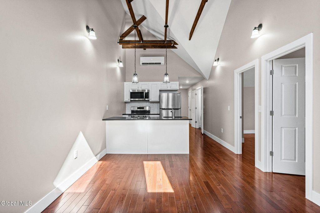 521 Warren Street - Photo 16
